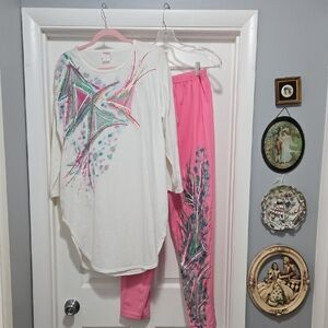 One Of A Kind Vintage 80s Puff Paint 2pc Set